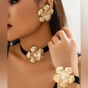 FASHION CHOKER AND BRACELET